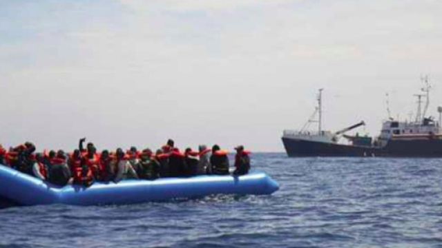 La nave Alan Curdi impegnata in soccorso