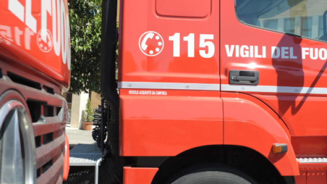 Lecce, chiosco devastato da un incendio a Marittima: si indaga, non esclusa l'ipotesi del dolo