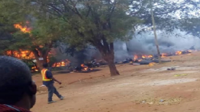 Tanzania, cercano di raccogliere carburante da autocisterna: il mezzo esplode, 57 morti e 70 feriti