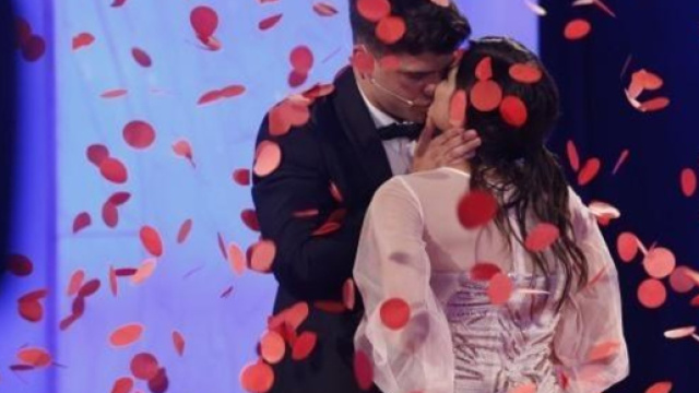 U&D, Manuel Galiano volta pagina: beccato a San Teodoro con una ragazza mora mano nella mano.
