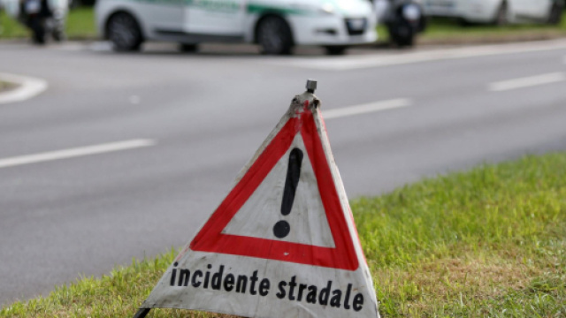 Brindisi, incidente sulla strada per il mare a Oria: un morto e nove feriti