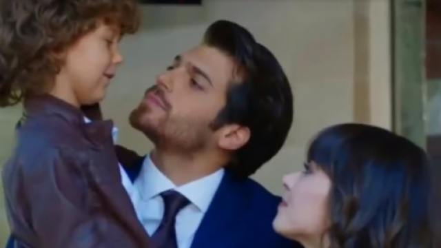 Nazli e Ferit ottengono la custodia del piccolo Bulut grazie alla testimonianza di Deniz.