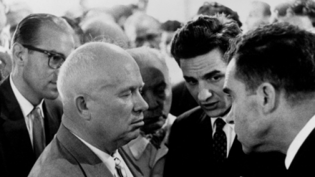 Nixon et Khrouchtchev - larepubliquedeslivres.com