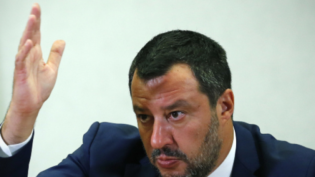 Migranti, Salvini replica a Conte: 'Porti chiusi, se preferisce un ministro Pd lo dica'