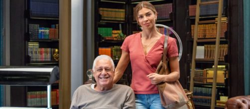 Paloma pula na piscina para ajudar Alberto. (Arquivo Blasting News)