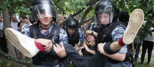 La odisea de protestar contra Putin en Rusia