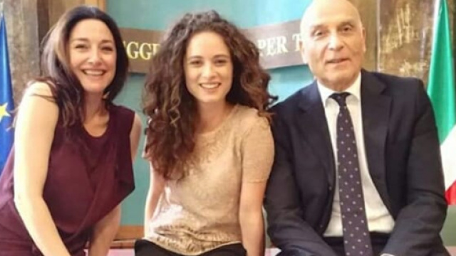 Adele (Sara Ricci), Susanna (Agnese Lorenzini) e Manlio (Paolo Maria Scalondro)