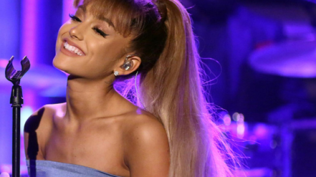 Ariana Grande paga una cena a Katy Perry e Orlando Bloom
