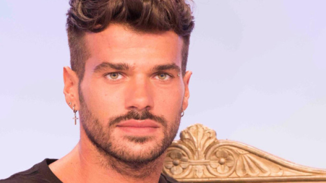 Claudio Sona &egrave; intervenuto per difendere la redazione di Uomini e Donne