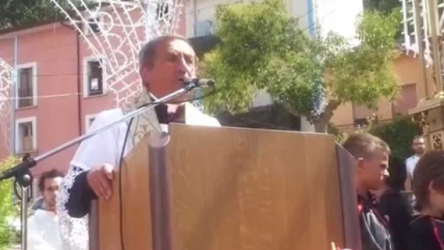 Sora, parroco contro i migranti: 'Con telefonini e catene al collo, ma quali persecuzioni'