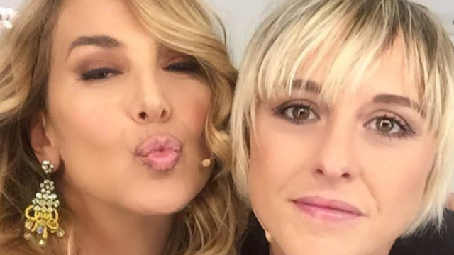 Barbara D'Urso &egrave; tra le conduttrici tv sotto accusa: in tante hanno ricordato Nadia Toffa su Instagram, nessuna &egrave; andata al funerale.
