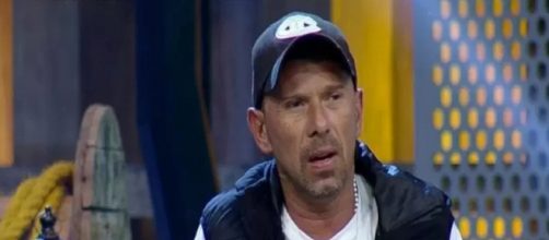 O ex-participante fez revela&ccedil;&otilde;es bomb&aacute;sticas sobre o confinamento do reality. (Reprodu&ccedil;&atilde;o/ Record TV)