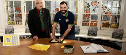 M&aacute;rio Bittencourt, &agrave; direita, concedeu entrevista nesta sexta (2). (Mailson Santana/Divulga&ccedil;&atilde;o/Fluminense FC)