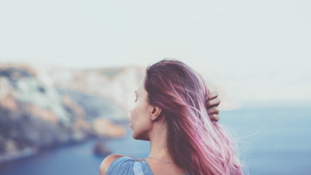 5 consigli per prendersi cura dei propri capelli in estate.