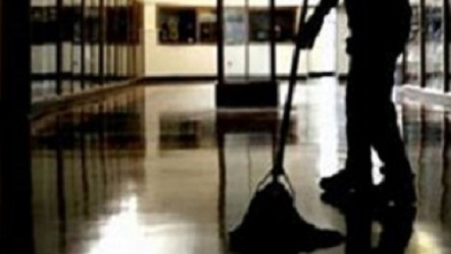 Assunzioni Ata appalti di pulizia: bando slitta a settembre