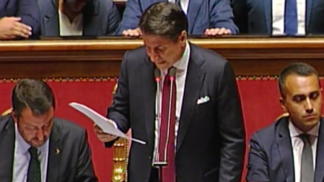 Crisi di Governo: Conte al vetriolo su Salvini, le dimissioni del premier