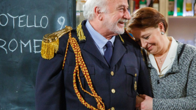 Anticipazioni Un posto al sole: Silvia tenta di riunire Teresa e Otello