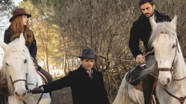 Il Segreto, spoiler: Julieta e Saul scappano da Puente Viejo in sella ad un cavallo