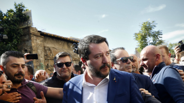 Morra contro Salvini per aver sfoggiato il Rosario in Calabria