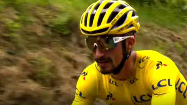 Julian Alaphilippe in maglia gialla al Tour de France