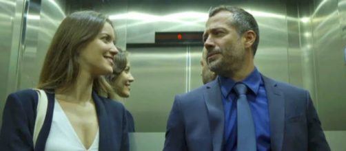 Agno se surpreende com proposta da loira. (Reprodu&ccedil;&atilde;o/Rede Globo)