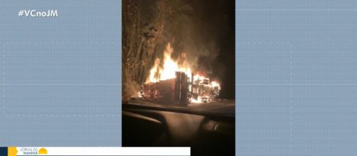 Carreta pegou fogo. (Arquivo Blasting News)