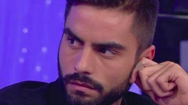 Uomini e Donne, Mario Serpa attacca Raffaella Mennoia