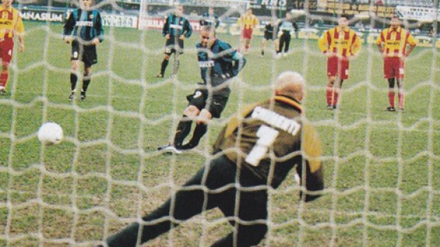 Inter-Lecce 6-0 del campionato 1999/2000: il gol di Ronaldo su calcio di rigore