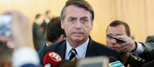 Presidente Jair Bolsonaro autoriza For&ccedil;as Armadas na Amaz&ocirc;nia para combater inc&ecirc;ndios.