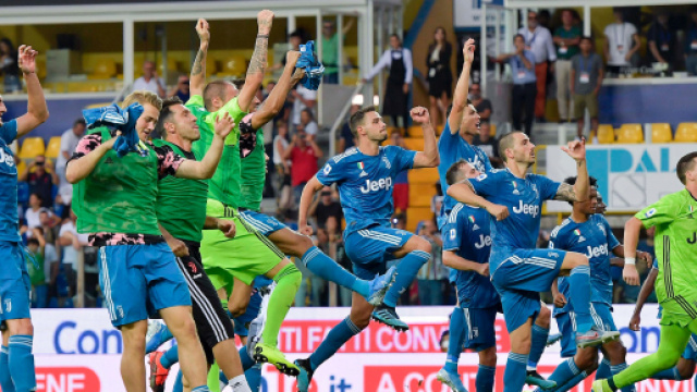 I bianconeri esultano al termine di Parma-Juve (Twitter: @juventusfc)