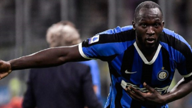 Lukaku in gol al debutto ringrazia con un inchino i suoi nuovi tifosi