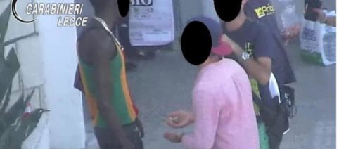 Gallipoli, spaccio di stupefacenti sulle spiagge: quattro arresti e 11 denunce