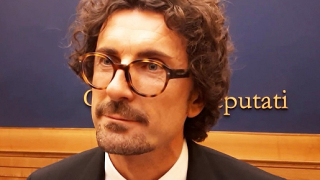 Toninelli: 'Accordo con il Pd non semplice, ma c'&egrave; il rischio dell'abisso per l'Italia'