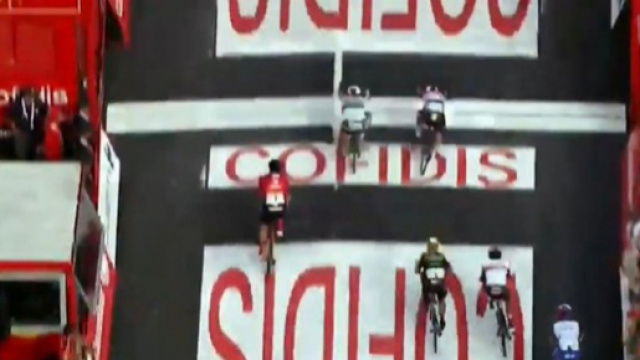 Vittoria di Jakobsen su Bennett nella quarta tappa della Vuelta Espana