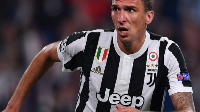 Il Psg punta Mandzukic dopo gli infortuni di Cavani e Mbapp&egrave;