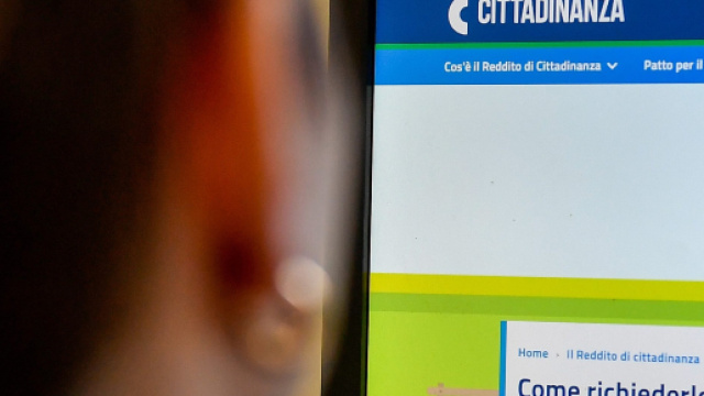 Reddito di cittadinanza, per gli stranieri un ostacolo in pi&ugrave;