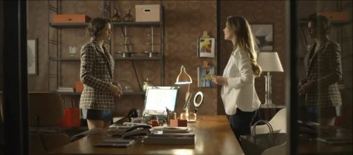 Josiane amea&ccedil;a Fabiana de morte. (Reprodu&ccedil;&atilde;o/ TV Globo)