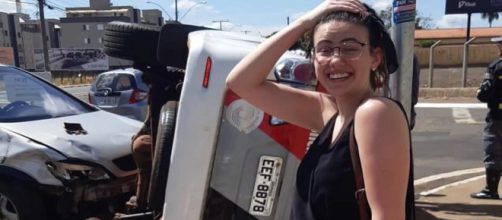 Jovem bate em viatura da pol&iacute;cia. (Reprodu&ccedil;&atilde;o/Matheus Faleiros/Arquivo pessoal)