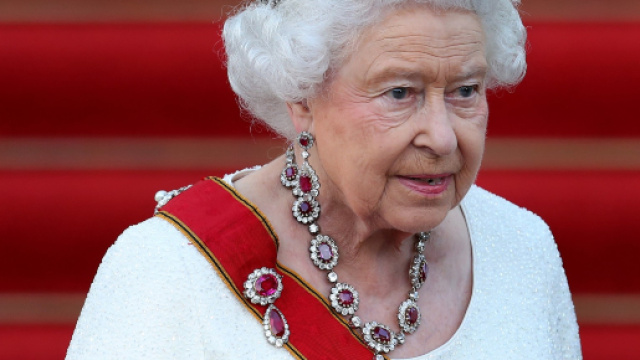 Elizabeth II : les scandales qui ont &eacute;clabouss&eacute; son r&egrave;gne - rtl.fr