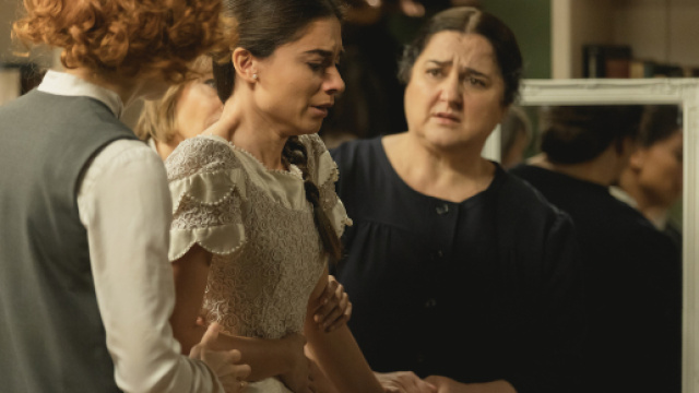 Il Segreto, trame: Fernandez fugge da Puente Viejo a poche ore dalle nozze con la Laguna