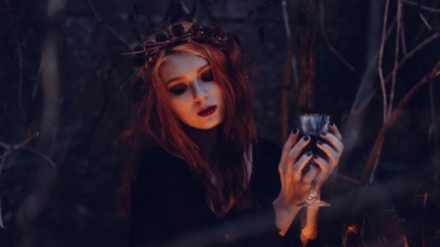 Oroscopo luned&igrave; 5 agosto 2019: shopping per Bilancia e Acquario.