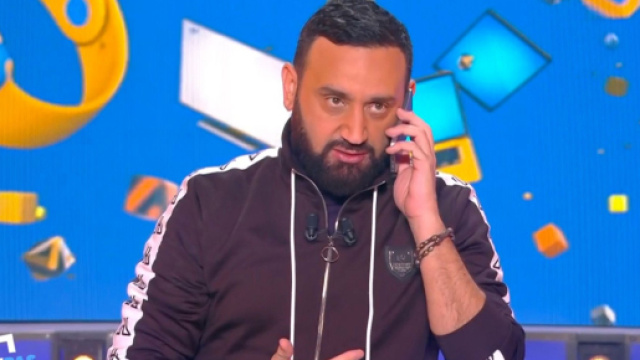 Cyril Hanouna en plein direct d'une quotidienne de TPMP