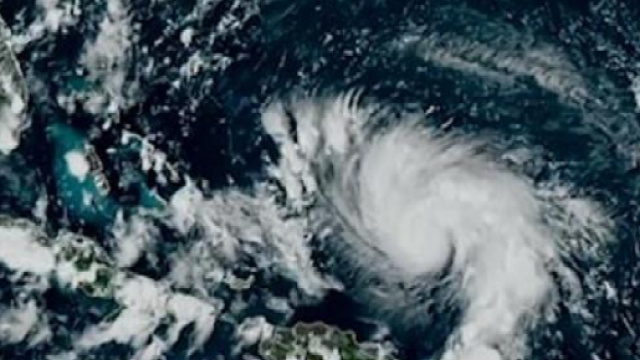 Usa, l'uragano Dorian si prepara ad impattare con la Florida: potrebbe raggiungere categoria 4