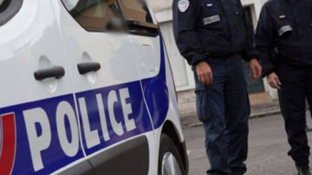 Francia, terrore a Lione: due soggetti accoltellano persone per strada, morto un ragazzo di 19 anni