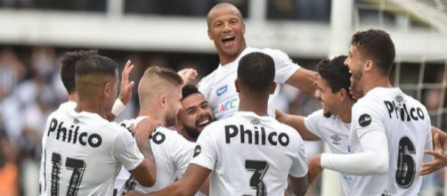 Jogadores comemoram um dos gols santista. (Ivan Storti/Santos FC)