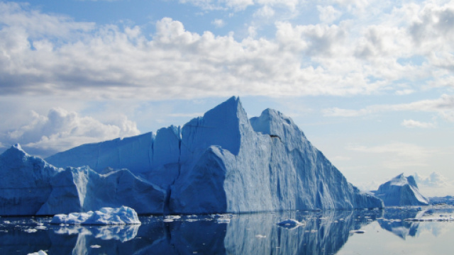 Groenlandia, ghiaccio si scioglie a tempo record: a luglio persi 197 mld di tonnellate