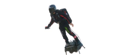 Franky Zapata logra cruzar el Canal de la Mancha en &ldquo;Flyboard&rdquo;