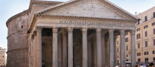 Le proh&iacute;ben entrar en el Pante&oacute;n de Roma por culpa del vestido que llevaba