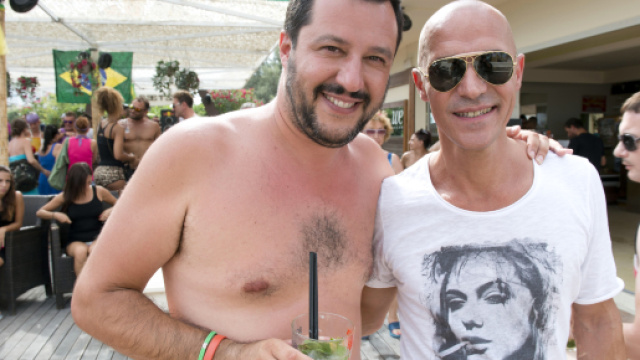 Renzi attacca Salvini: 'L'Inno nazionale &egrave; una cosa seria'