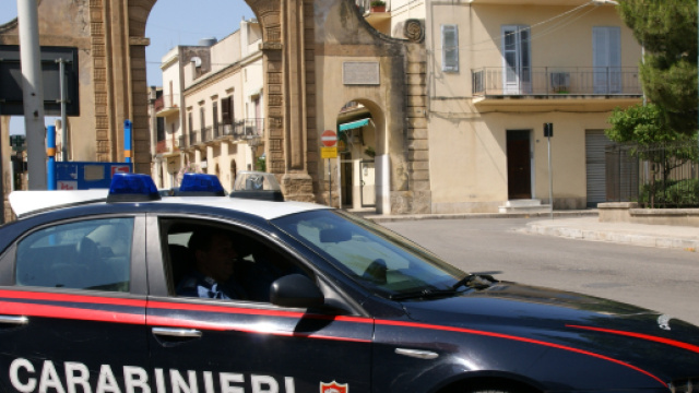 Bari, assalto armato con un coltello in un supermercato a Triggiano: 35enne arrestato
